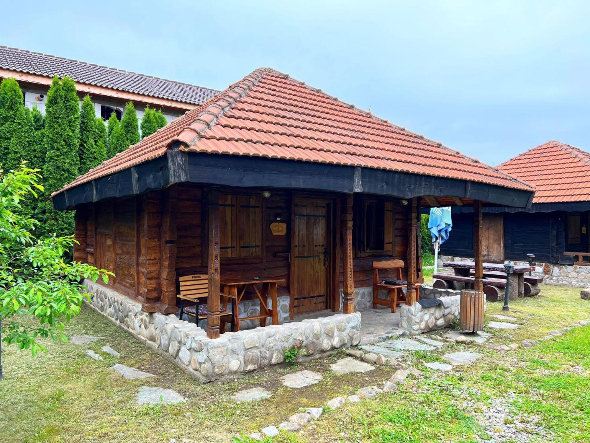 Satul Traditional Runcu  Rum bild